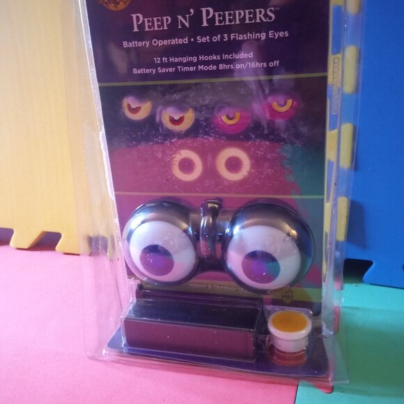 NEW Halloween Peep n' Peepers Set of 3 Spooky Flashing Eyes w/ Timer - Picture 2 of 6